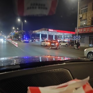 油价上涨前一夜看海安加油站的排队现象